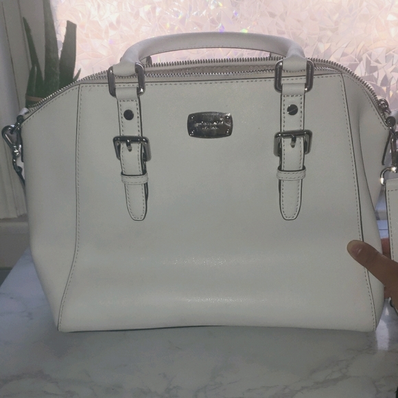 Michael Kors Large White Crossbody - Picture 1 of 3